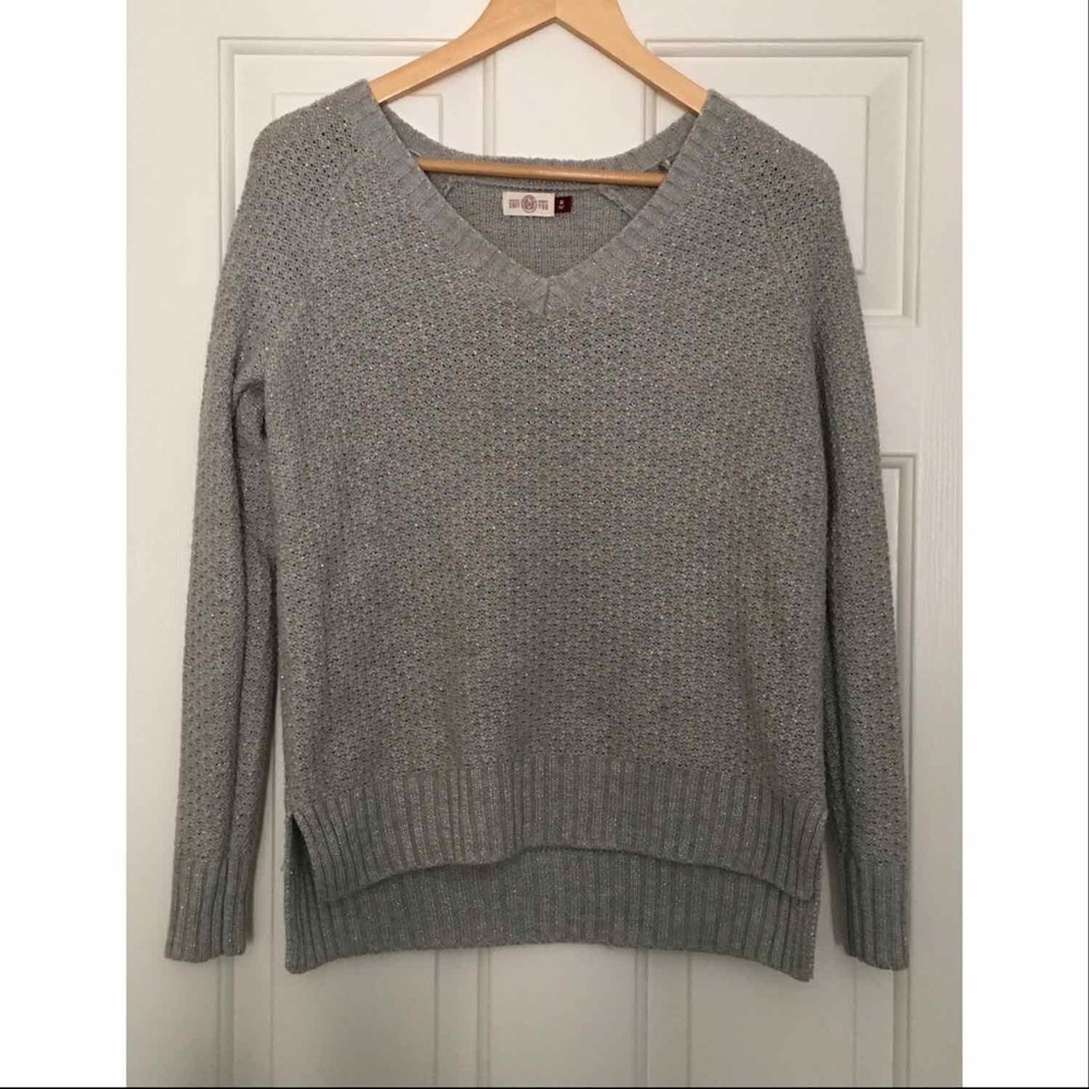 Kohl’s Grey V-Neck Long-Sleeve Sweater